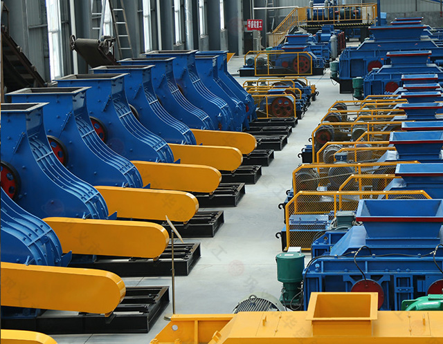 建筑垃圾粉碎總堵機(jī)？雙級(jí)無篩底粉碎機(jī)如何解決這一難題？