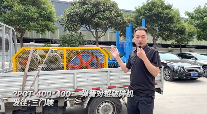 2PGT400×400彈簧對(duì)輥破碎機(jī)發(fā)往河南三門峽！